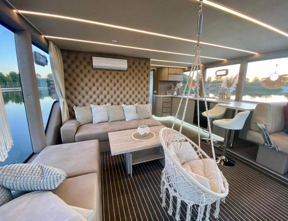 Lieblingsplatz Parey - Schwimmendes Hausboot Hotel Kültér fotó