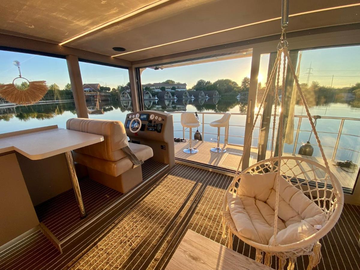 Lieblingsplatz Parey - Schwimmendes Hausboot Hotel Kültér fotó